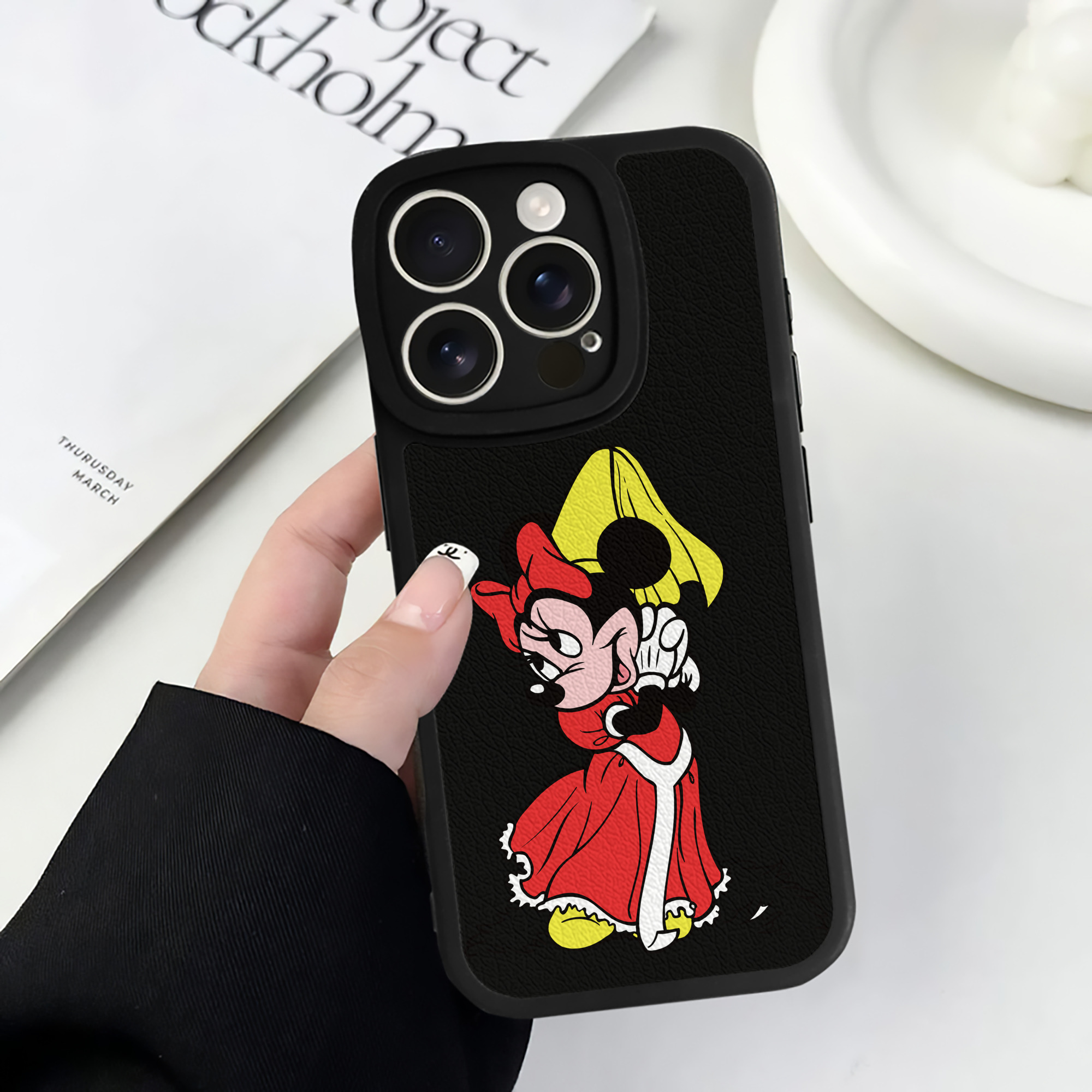 （画像用） ミッキーマウス Mickey Mouse 【iPhone 16シリーズ対応】シリコンスマホケース（レザー調） 材質：シリコン